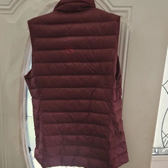 REI Women's Maroon Puffer Vest - Picture 3 of 4